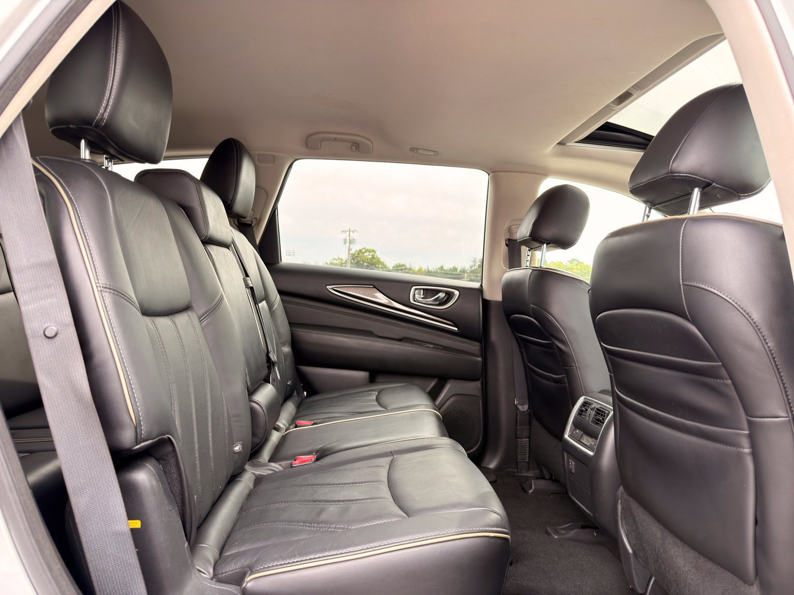 Used 2017 INFINITI QX60 Luxe w/ Premium Plus Package AWD/4WD image 23