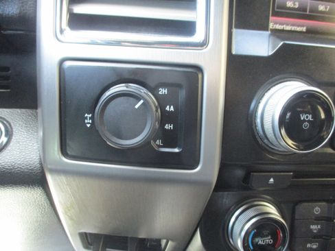 Used 2015 Ford F150 Platinum w/ Equipment Group 701A Luxury image 16