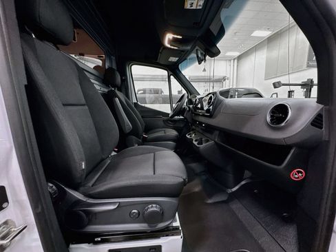 Used 2025 Mercedes-Benz Sprinter 3500 image 27