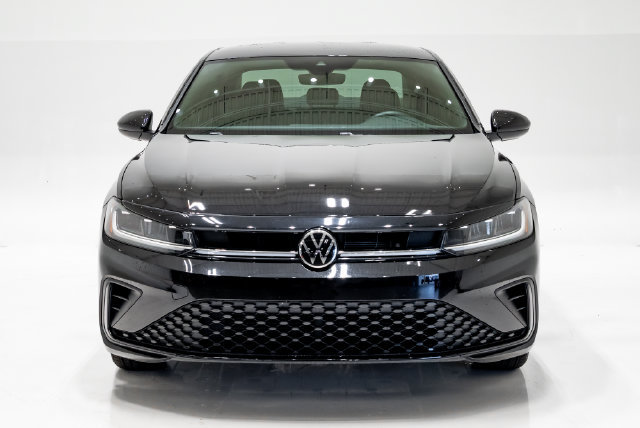 Used 2026 Volkswagen Jetta Sport FWD image 4
