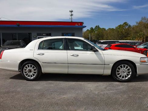 Used 2006 Lincoln Town Car Signature image 13