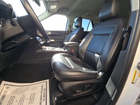 Used 2023 Ford Explorer XLT w/ Equipment Group 202A image 8