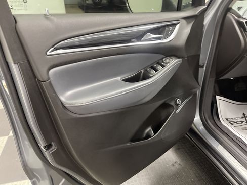 Used 2018 Buick Enclave Essence image 10