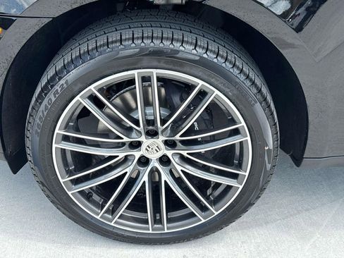 New 2026 Porsche Macan AWD/4WD image 8