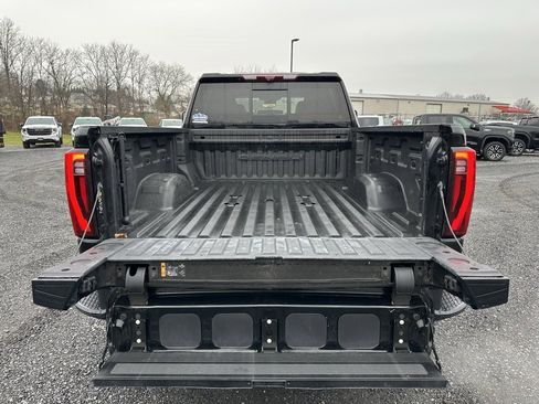 Used 2024 GMC Sierra 2500 Denali w/ Denali Reserve Package image 9