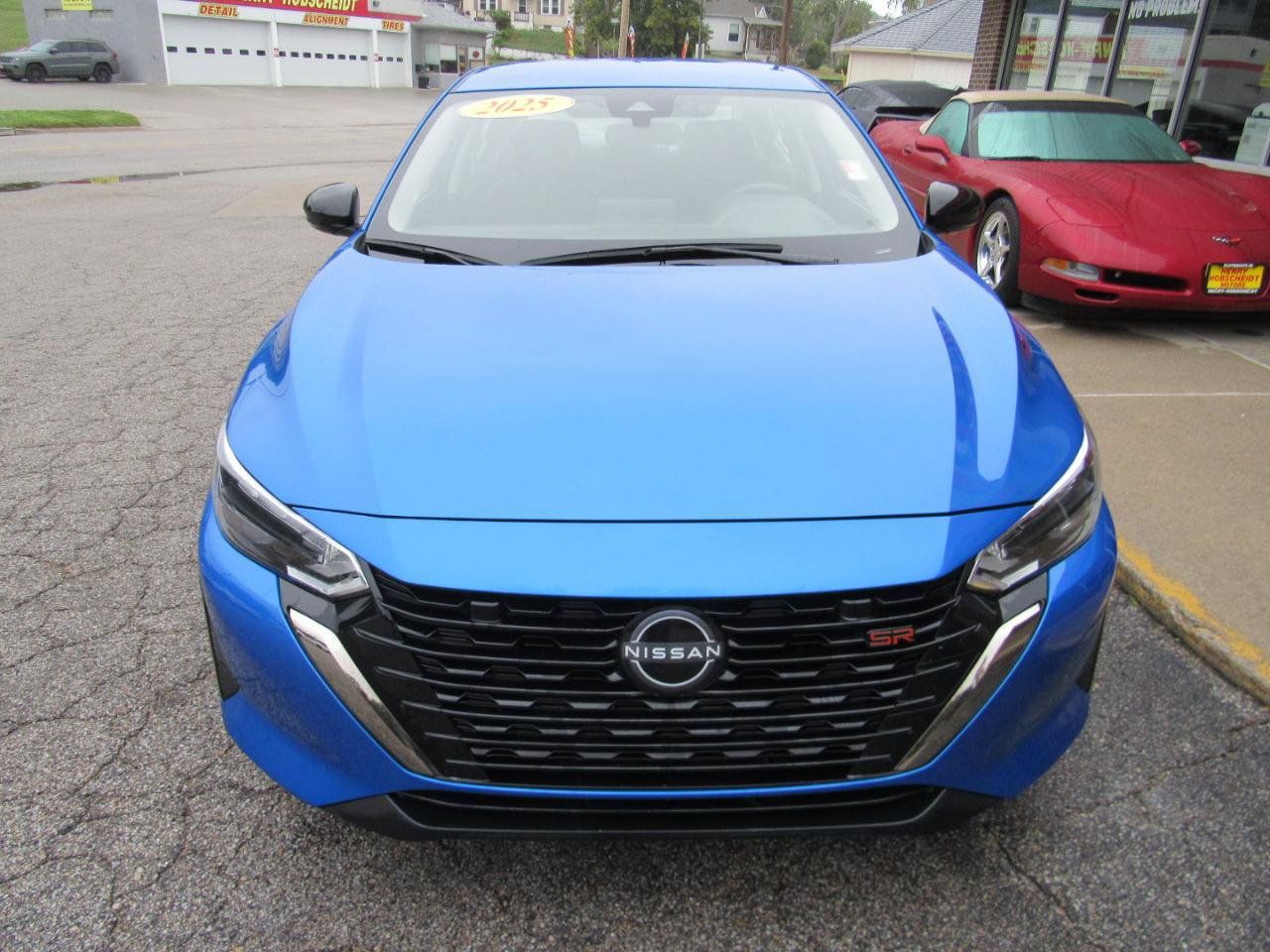 Used 2025 Nissan Sentra SR FWD image 2