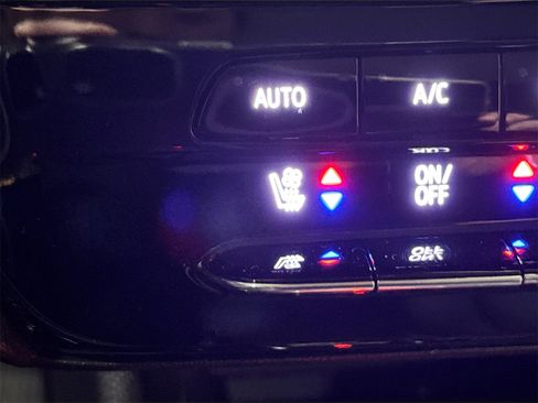 Used 2023 Chevrolet Bolt EUV LT w/ Convenience Package image 20