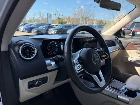 Used 2023 Mercedes-Benz GLB 250 4MATIC image 7