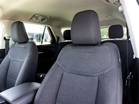 Used 2025 Ford Explorer Active image 13