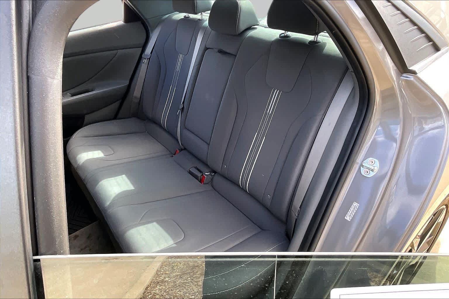 Used 2021 Hyundai Elantra SEL w/ Convenience + Premium Package FWD image 20