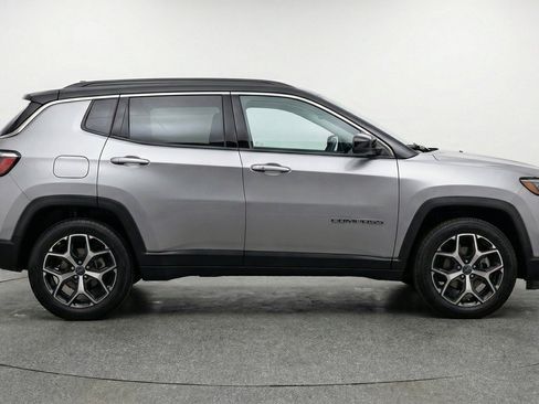 Used 2025 Jeep Compass Limited AWD/4WD image 11