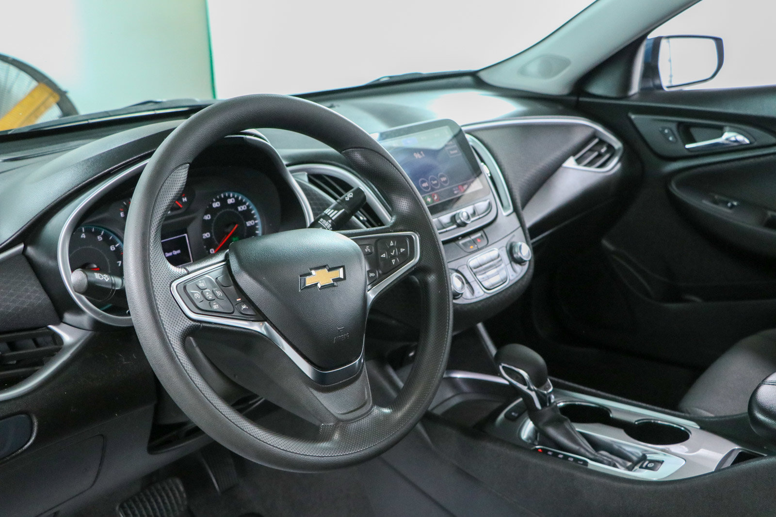 Used 2024 Chevrolet Malibu LT FWD image 23