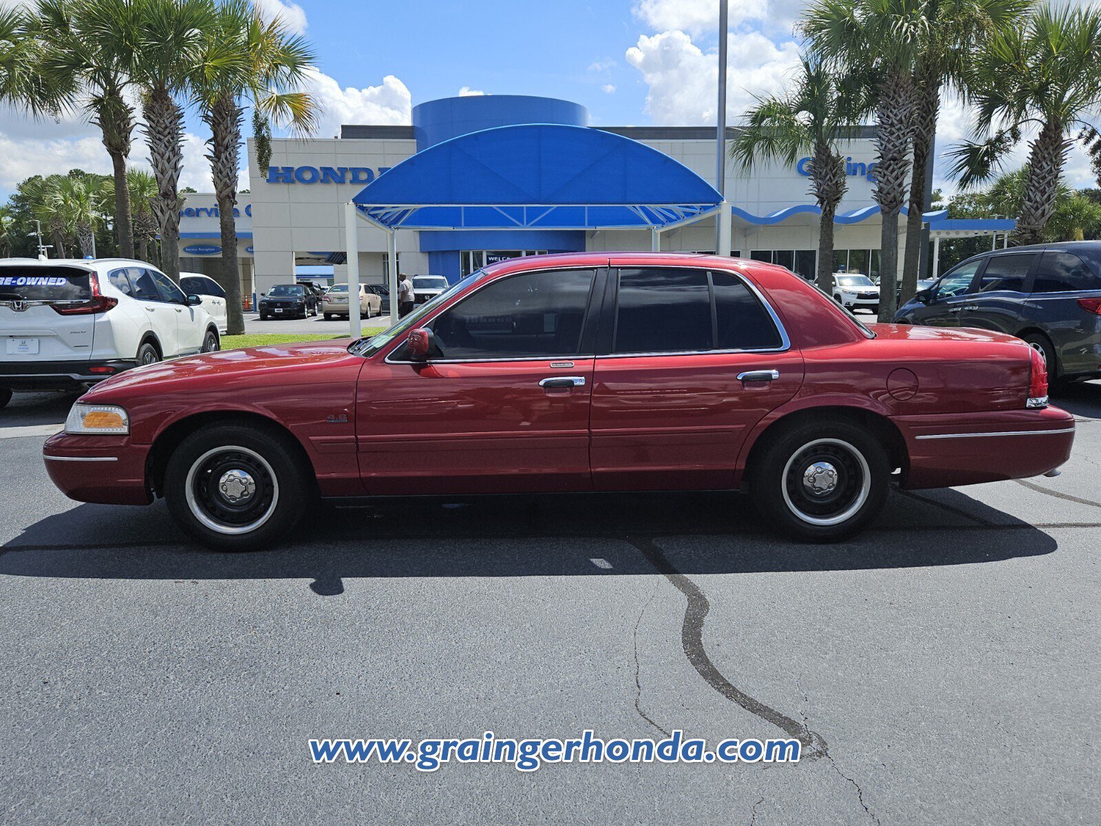 Used 2000 Ford Crown Victoria RWD image 2
