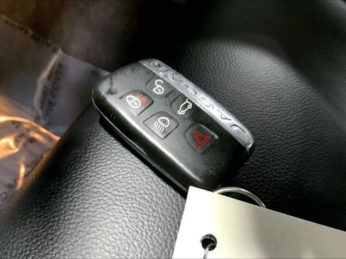 Used 2020 Jaguar F-PACE Premium image 15