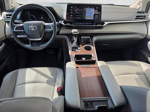 Used 2022 Toyota Sienna XLE w/ XLE Plus Package AWD/4WD image 18