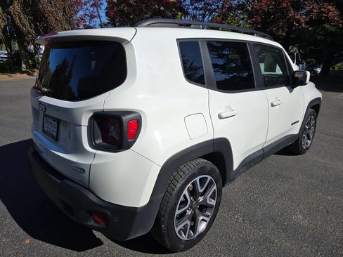 Used 2018 Jeep Renegade Latitude w/ Advanced Technology Group FWD image 4