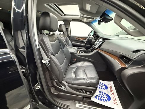Used 2019 Cadillac Escalade Luxury image 25