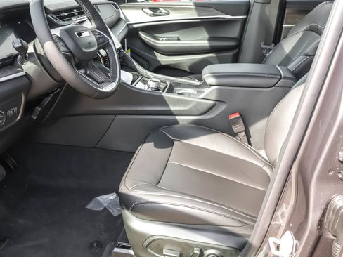 New 2025 Jeep Grand Cherokee Limited image 5