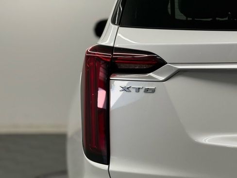 Used 2023 Cadillac XT6 Premium Luxury image 9