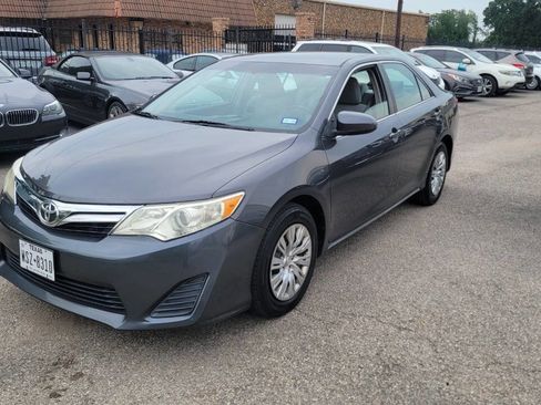 Used 2013 Toyota Camry LE FWD image 1