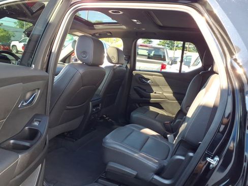 Used 2023 Chevrolet Traverse LT w/ LT Premium Package AWD/4WD image 17