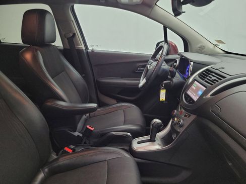 Used 2016 Chevrolet Trax LT w/ LT Sun and Sound Package FWD image 21