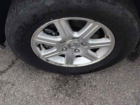 Used 2009 Chrysler Town & Country Touring image 18