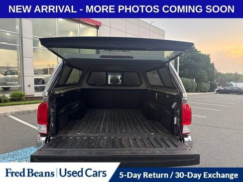 Used 2016 Toyota Tacoma SR5 w/ SR5 Appearance Package (SN) AWD/4WD image 11