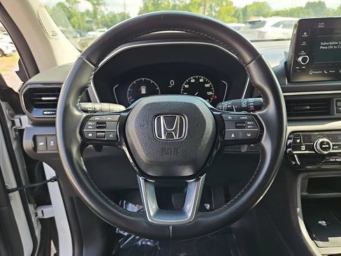 Used 2023 Honda Pilot Touring image 25
