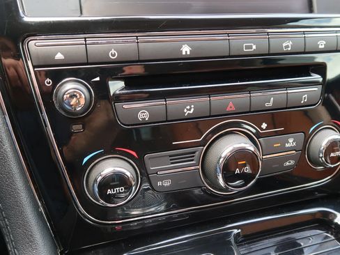 Used 2016 Jaguar XJ R-Sport RWD image 30