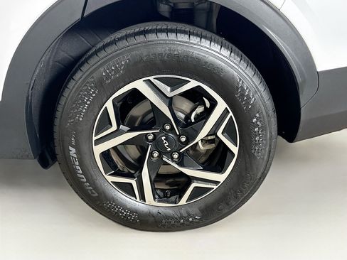 Used 2025 Kia Sportage LX AWD/4WD image 11