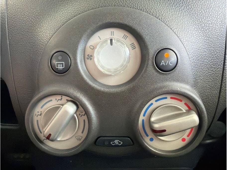 Used 2013 Nissan Cube FWD image 21