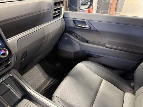 Used 2025 Lexus GX 550 w/ Accessory Package (2T) image 30