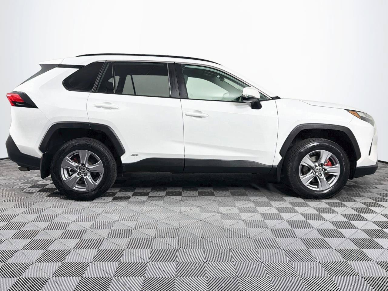 Used 2022 Toyota RAV4 XLE w/ XLE Grade Weather Package AWD/4WD image 27