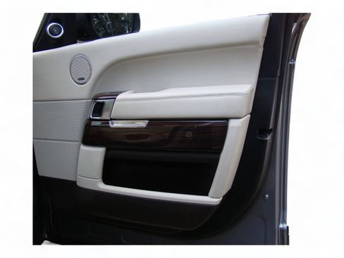 Used 2013 Land Rover Range Rover HSE image 27