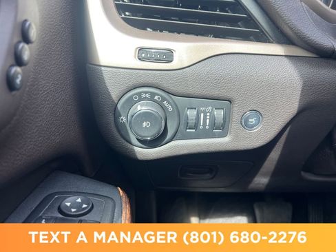Used 2017 Jeep Cherokee Trailhawk AWD/4WD image 28