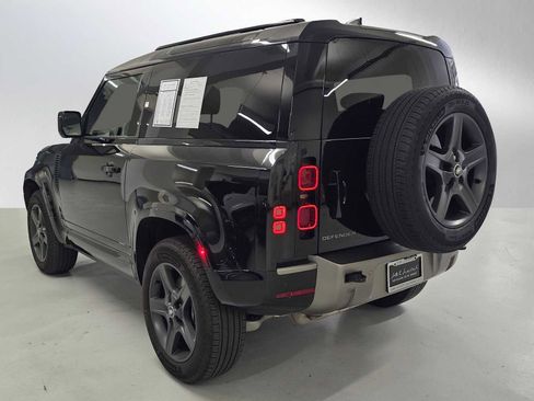 Used 2025 Land Rover Defender 90 X-Dynamic SE image 3