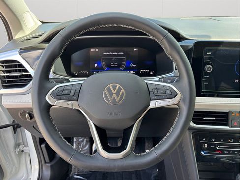 Used 2025 Volkswagen Taos SE AWD/4WD image 24