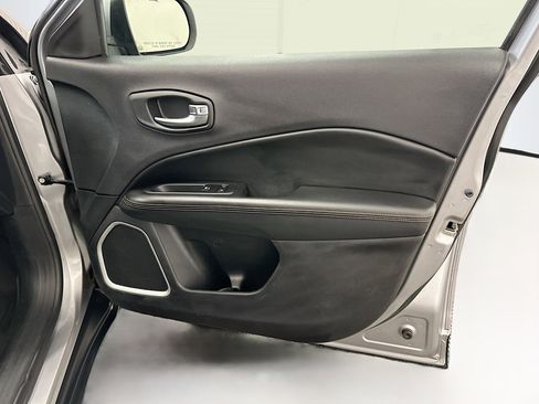 Used 2018 Jeep Compass Limited w/ Navigation Group image 34