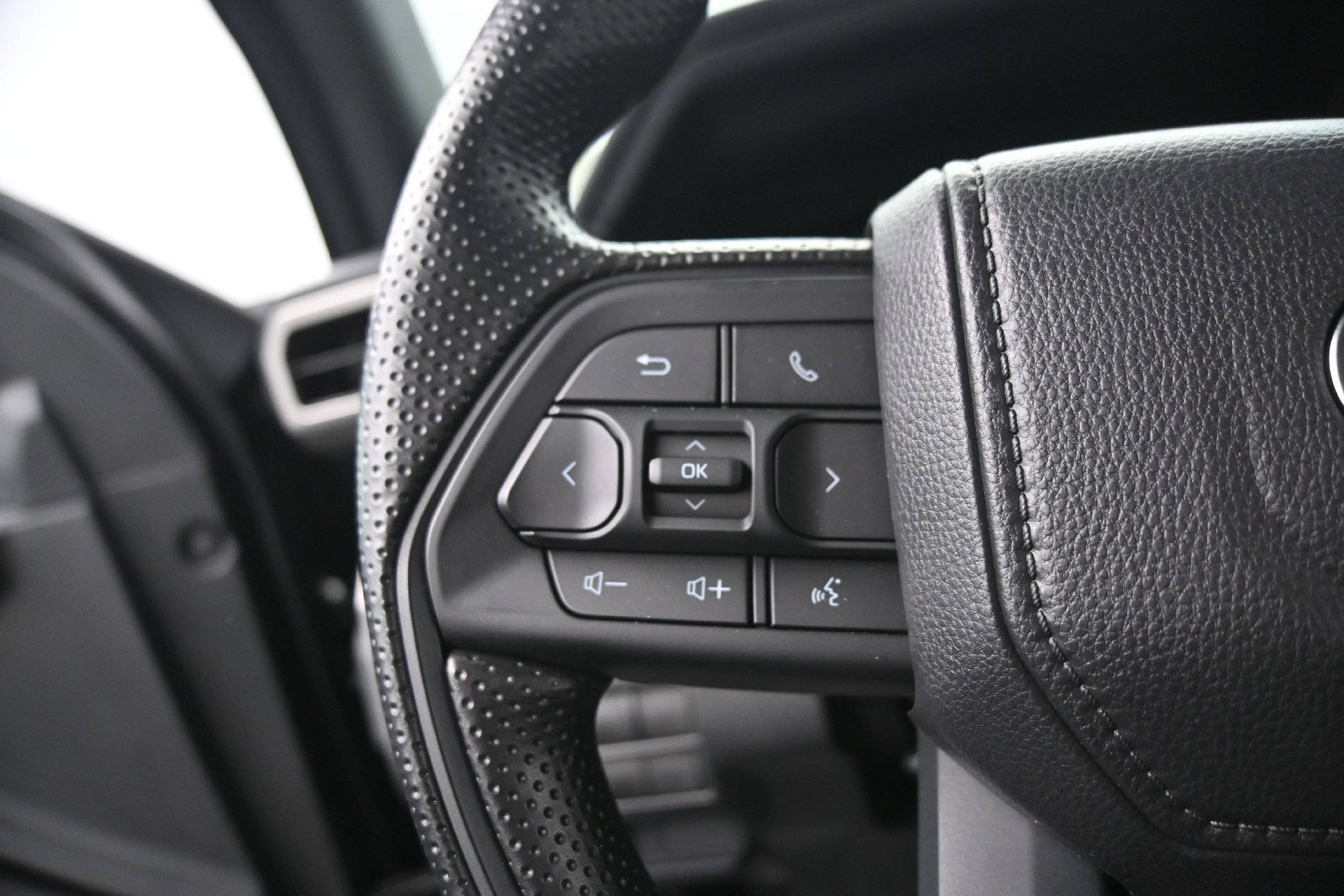 Used 2025 Toyota Tacoma SR5 AWD/4WD image 21