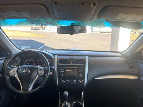 Used 2013 Nissan Altima 2.5 SV image 9
