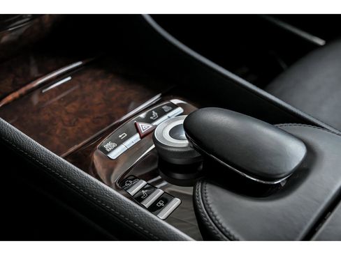 Used 2010 Mercedes-Benz CL 550 4MATIC image 23