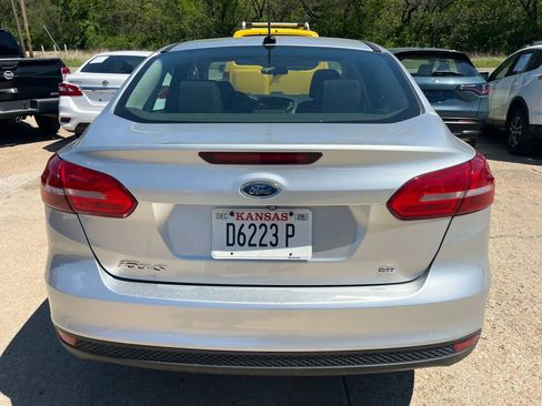 Used 2017 Ford Focus SE image 9