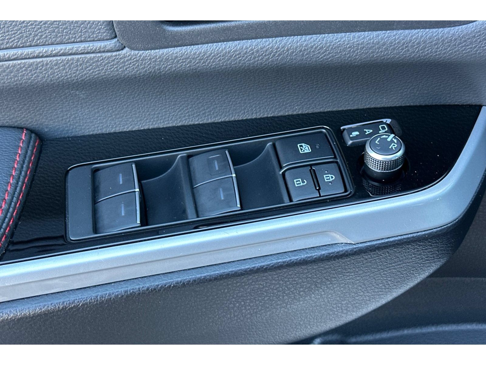 Used 2025 Toyota Sienna XSE w/ XSE Premium Package AWD/4WD image 12