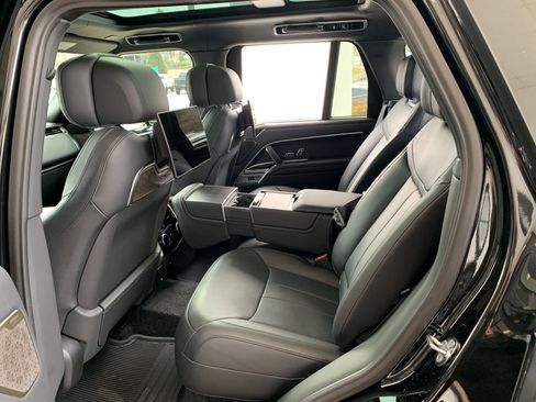 Used 2025 Land Rover Range Rover Autobiography image 27