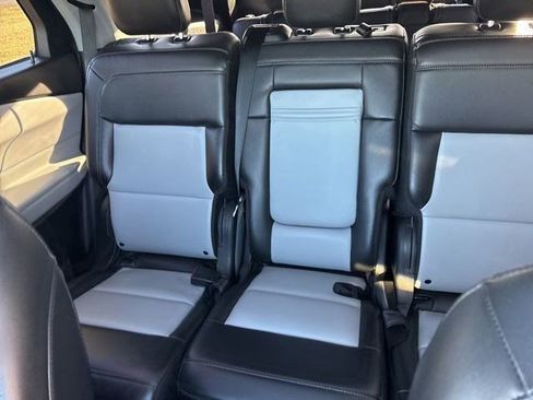 Used 2022 Ford Explorer XLT w/ Equipment Group 202A image 32