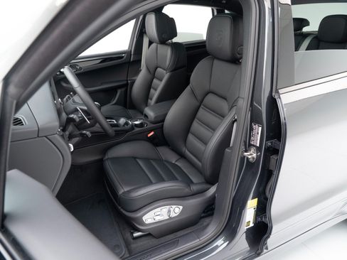Used 2026 Porsche Macan AWD/4WD image 5