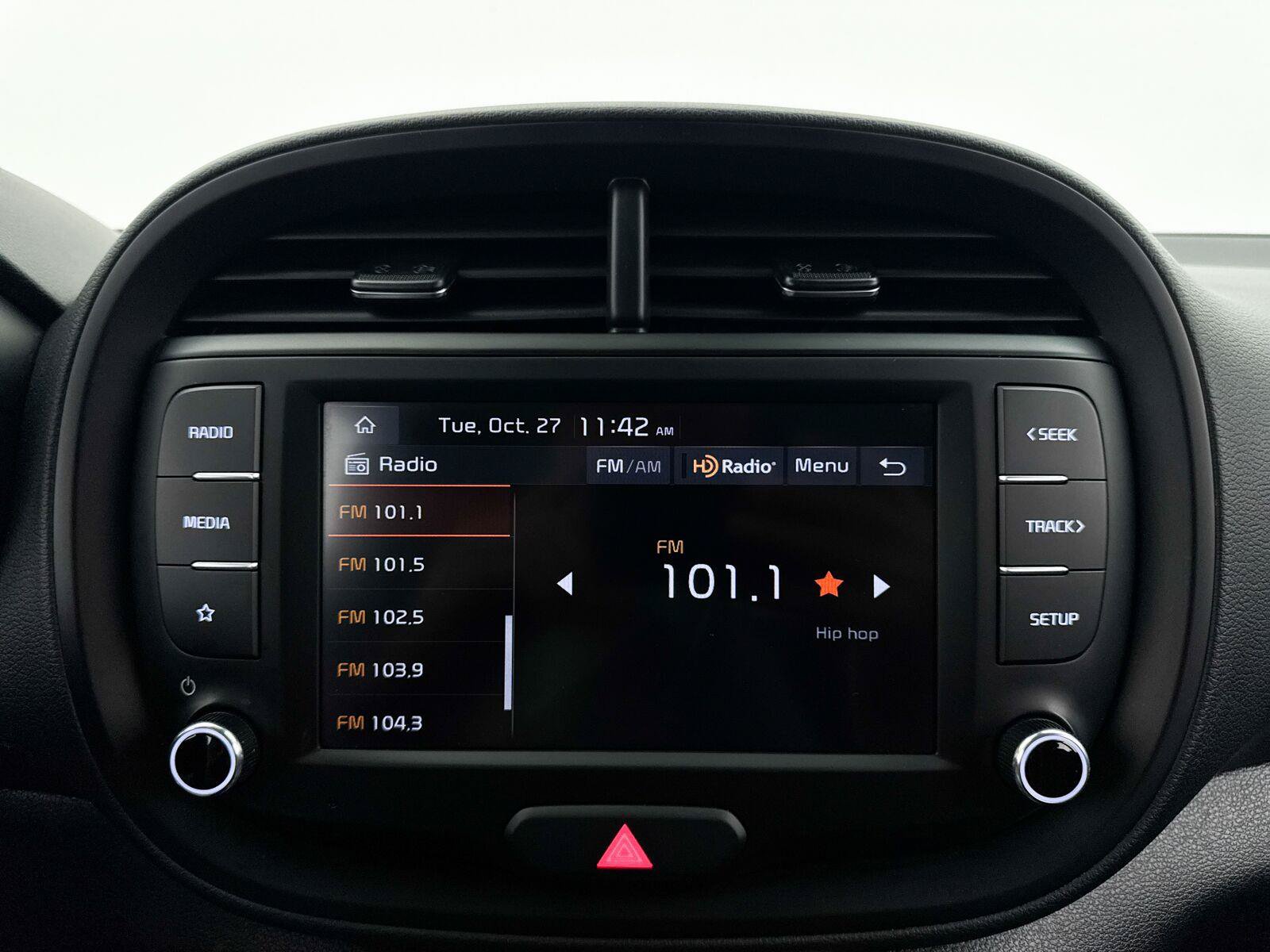 Used 2025 Kia Soul LX w/ LX Technology Package FWD image 23
