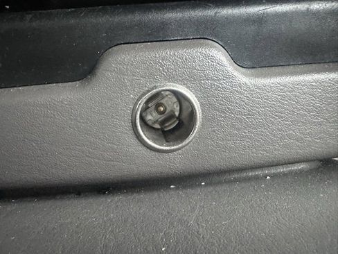 Used 2006 Chrysler Sebring Touring image 25