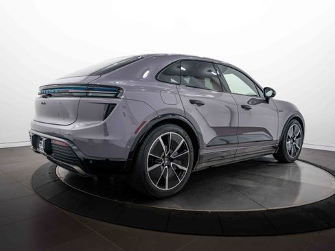Certified 2025 Porsche Macan Turbo Electric AWD/4WD image 7